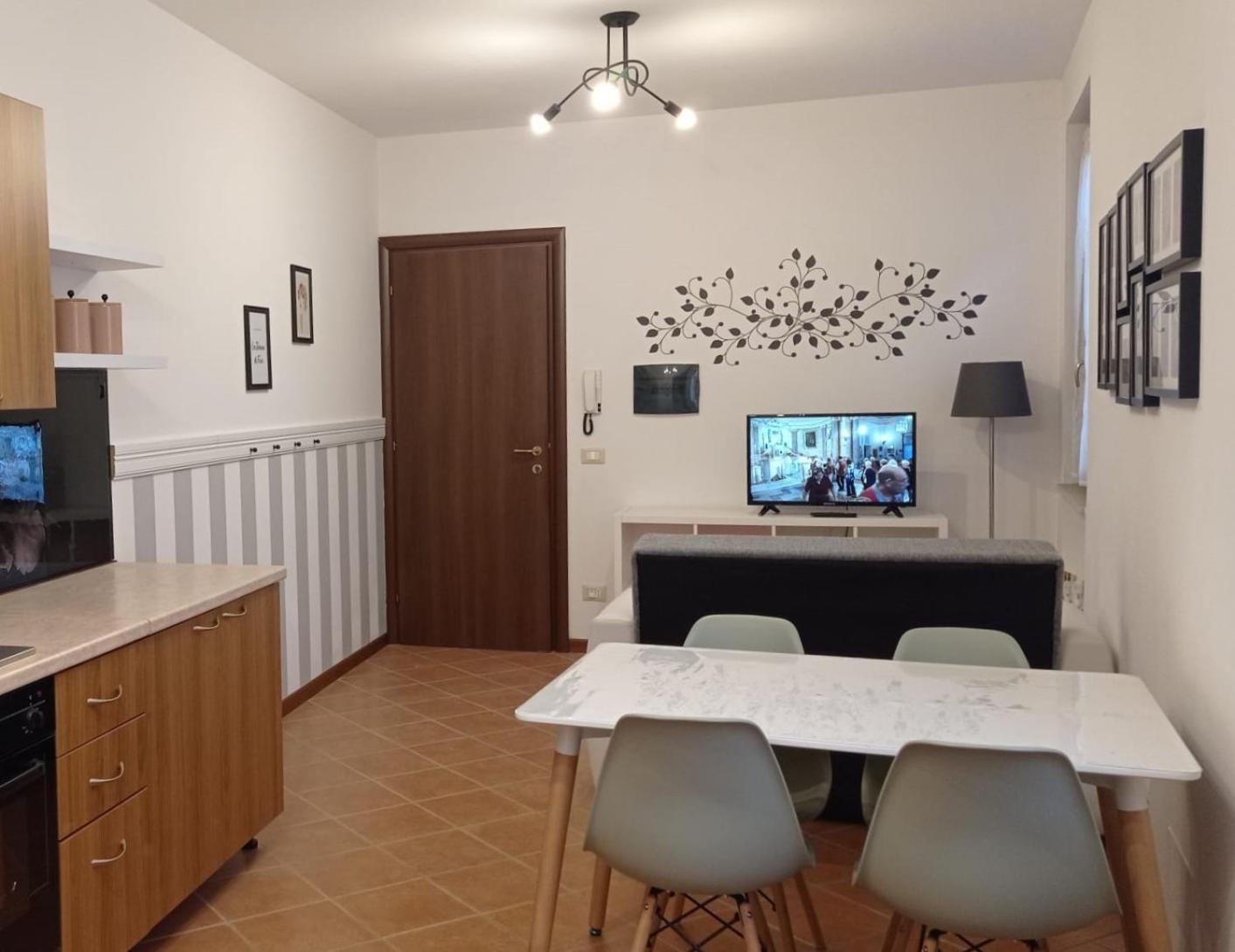 La Dama Di Fiori Villa Verolanuova Buitenkant foto